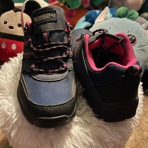 Outdoor life girls shoes size 7